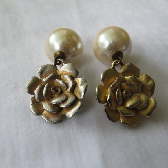 Vintage 1980s Clip On Drop Earrings With Flower And Pearl Like Drop - Picture 2 of 3